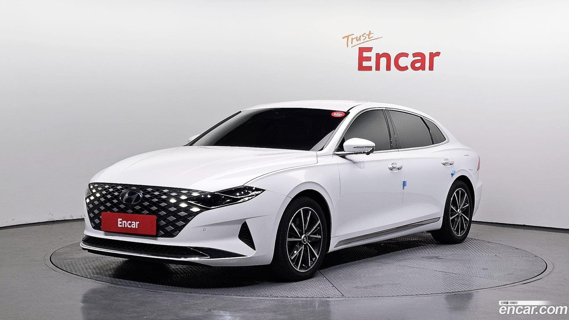 Main__Slider__Photo:Grandeur Hyundai 2021.11-0