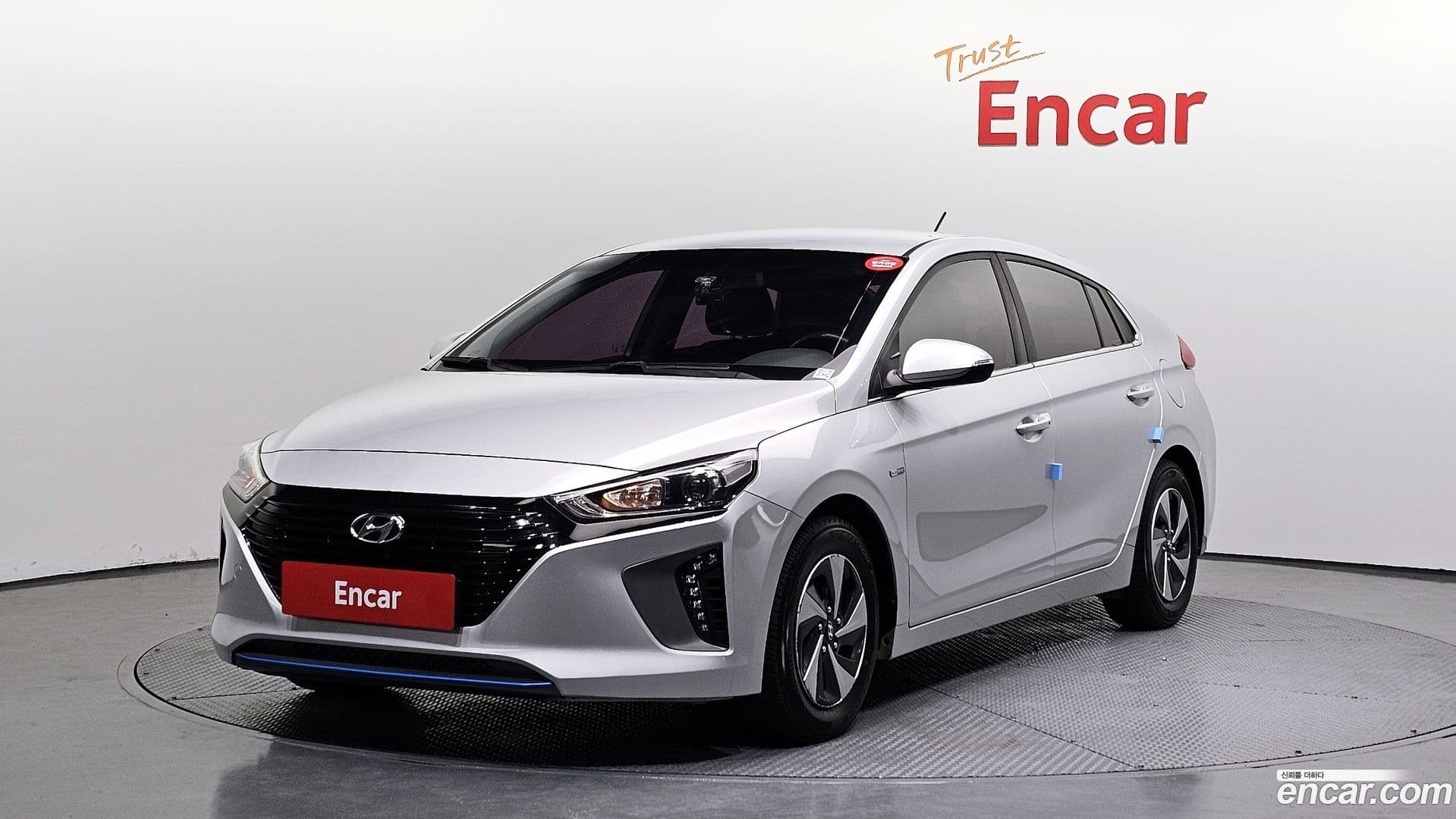 Main__Slider__Photo:Ioniq Hyundai 2016.9-0
