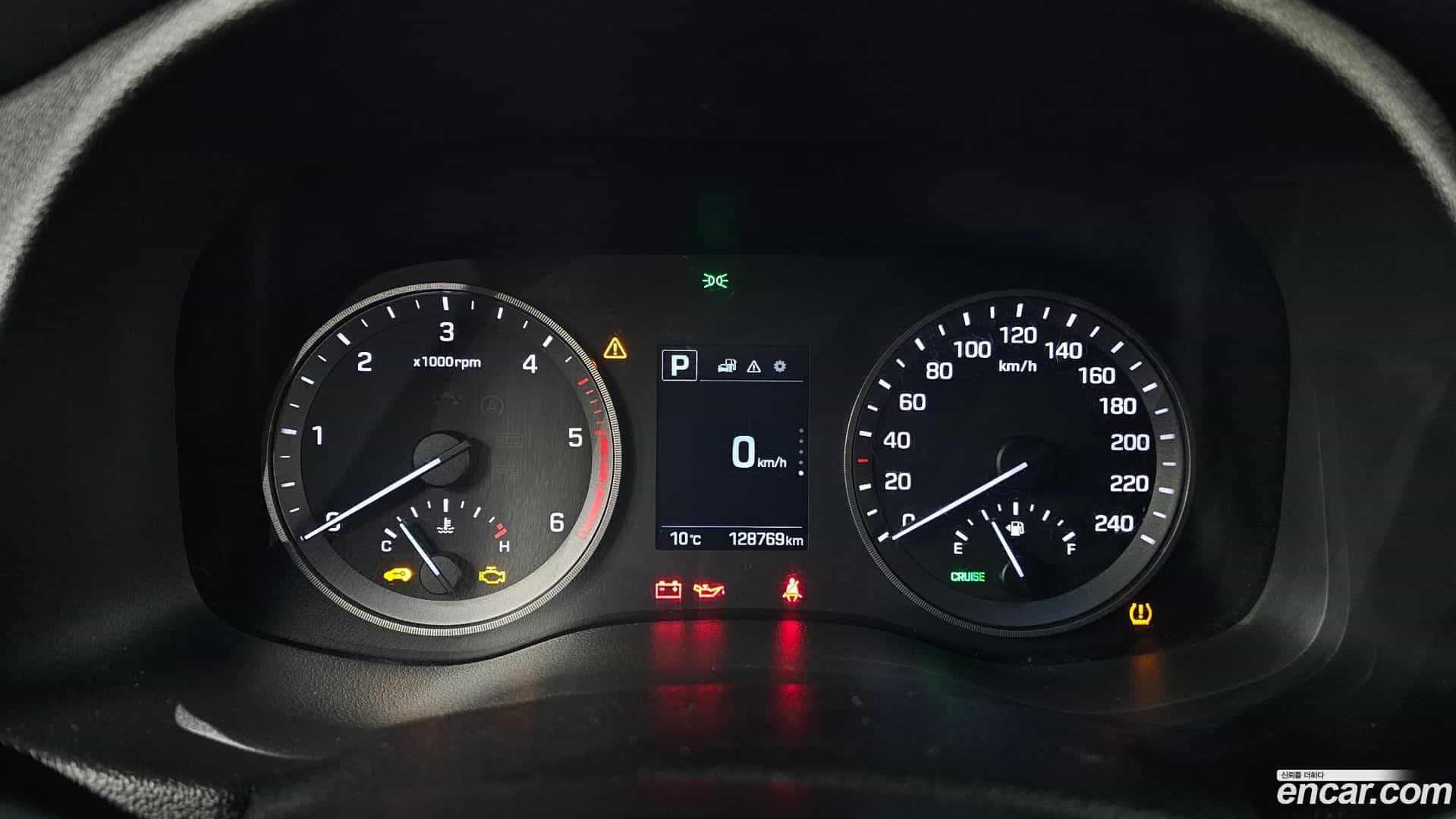 Tucson Hyundai 2016.2-INNER-008