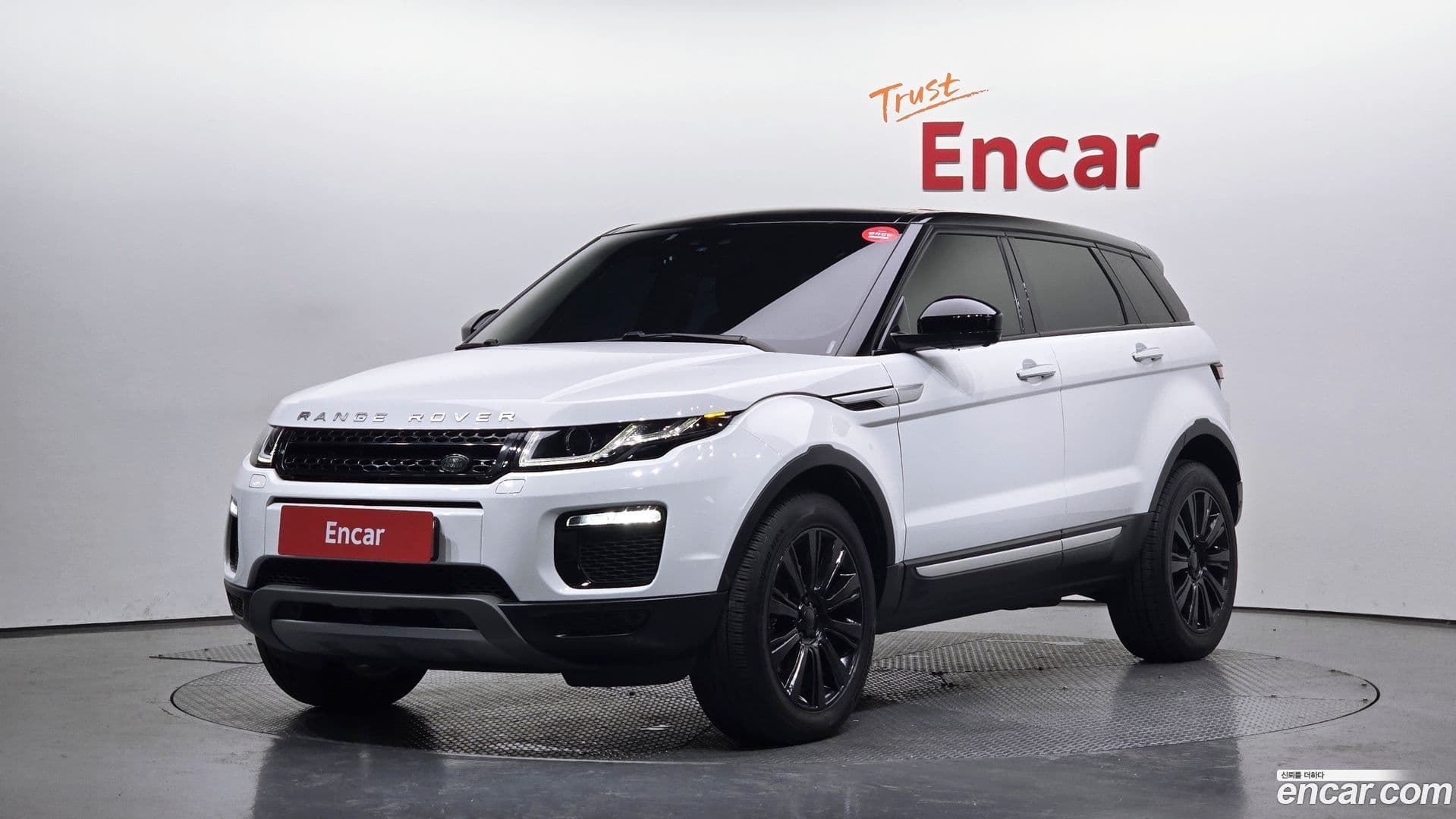 Main__Slider__Photo:Range Rover Evoque Land Rover 2017.10-0