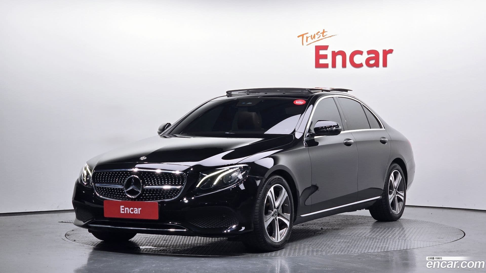 Main__Slider__Photo:E-Class Mercedes-Benz 2019.9-0