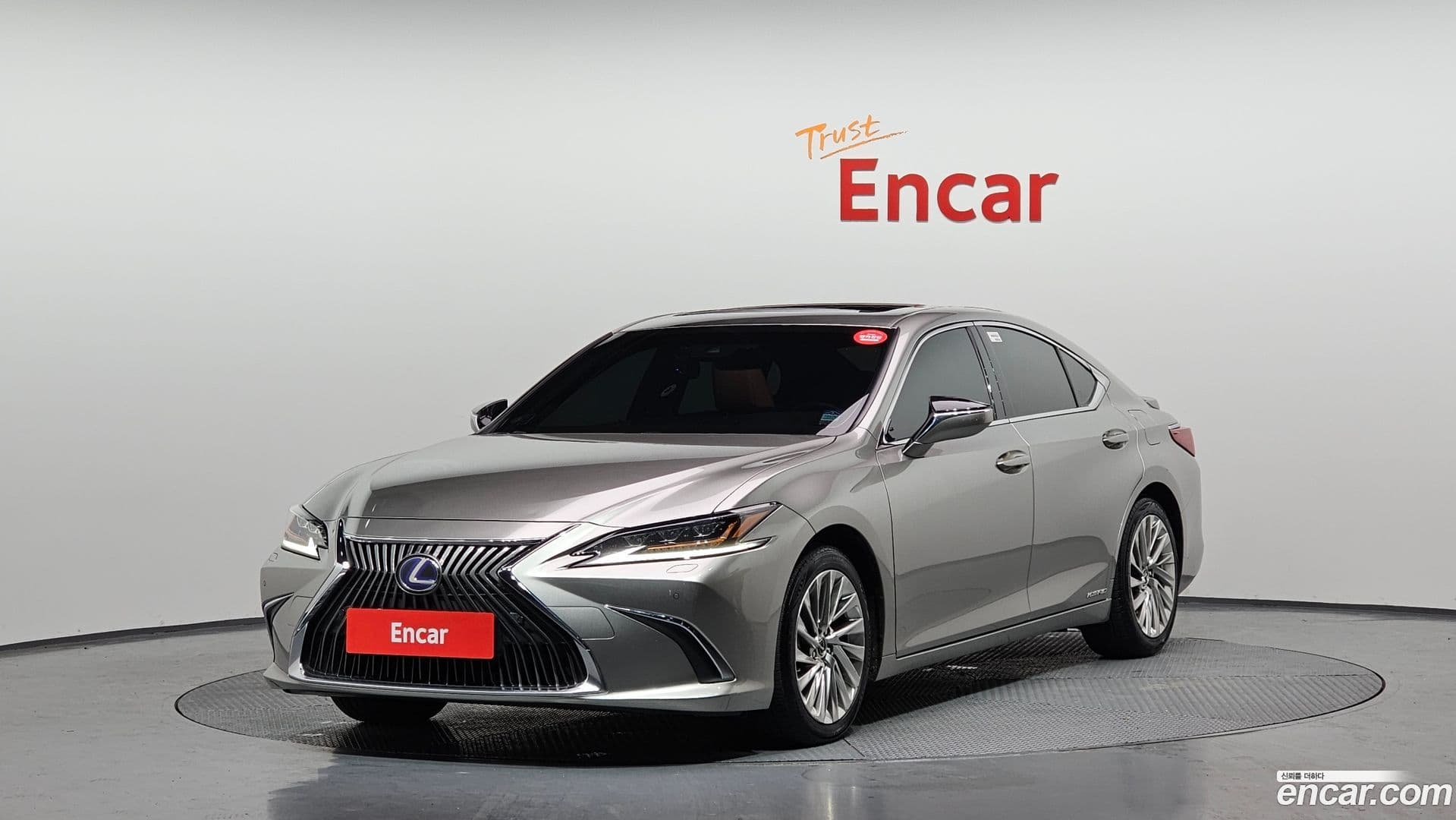 Main__Slider__Photo:ES Lexus 2019.7-0