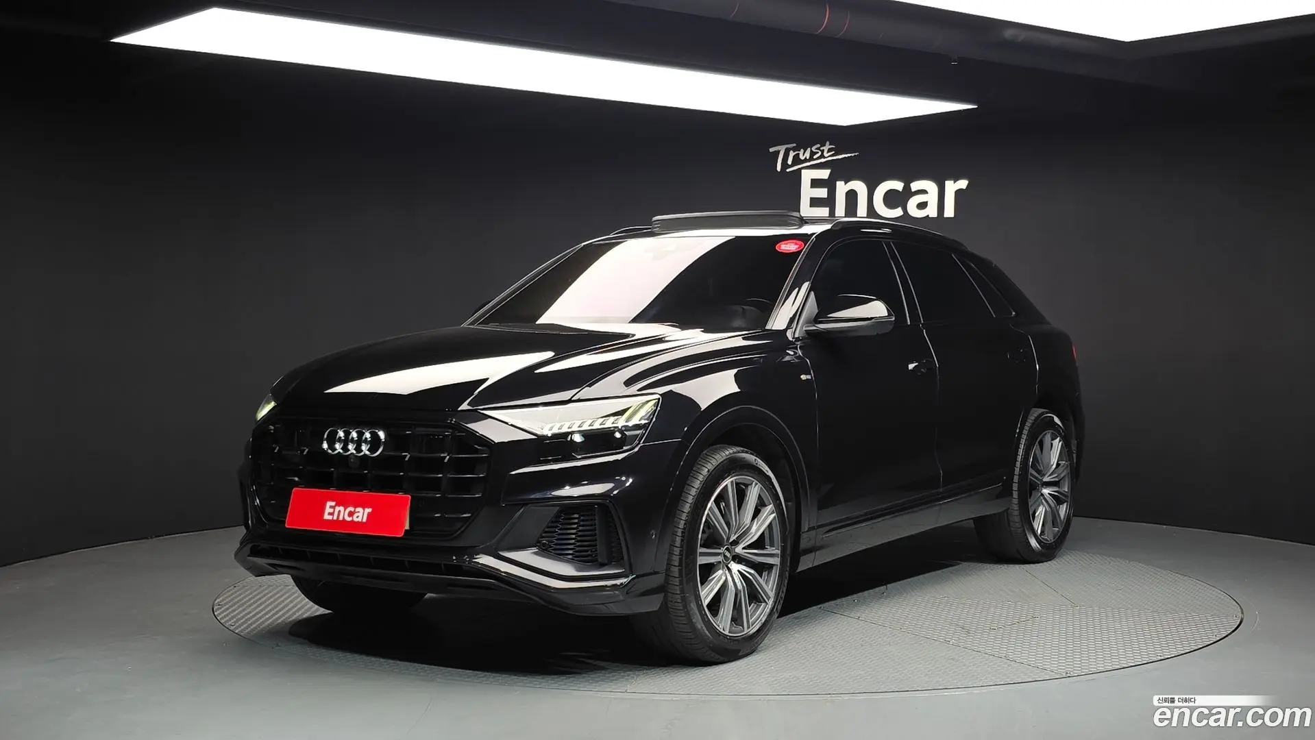 Main__Slider__Photo:Q8 Audi 2021.7-0