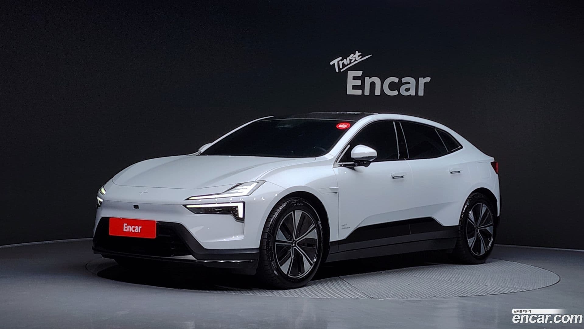 Main__Slider__Photo:Polestar 4 Polestar 2024.11-0