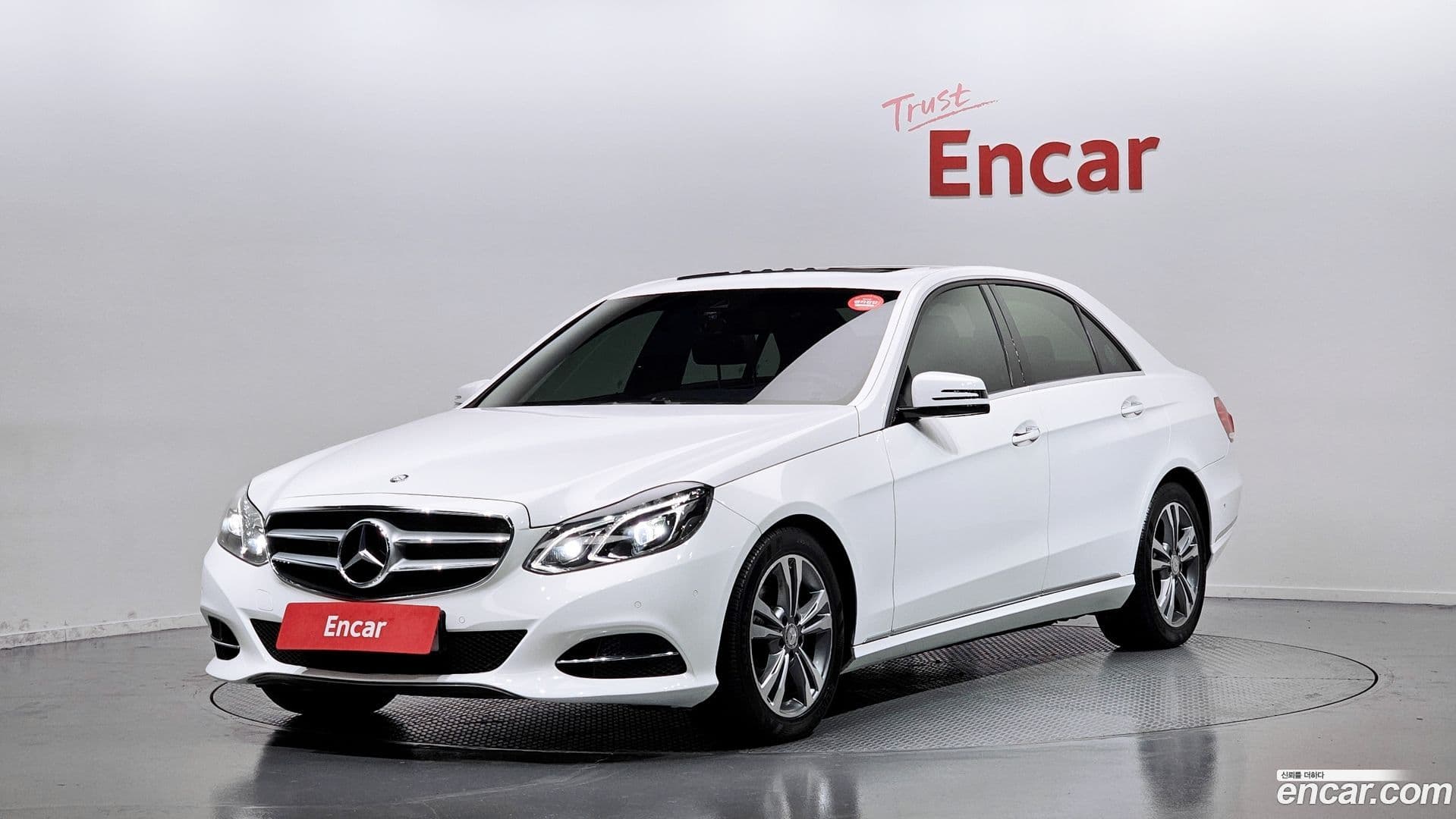 Main__Slider__Photo:E-Class Mercedes-Benz 2015.8-0