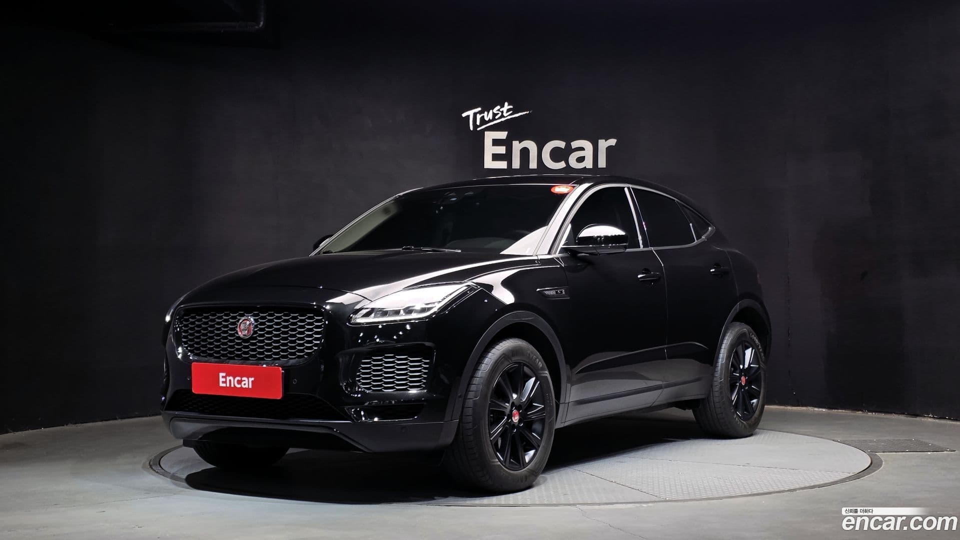 Main__Slider__Photo:E-PACE Jaguar 2018.11-0