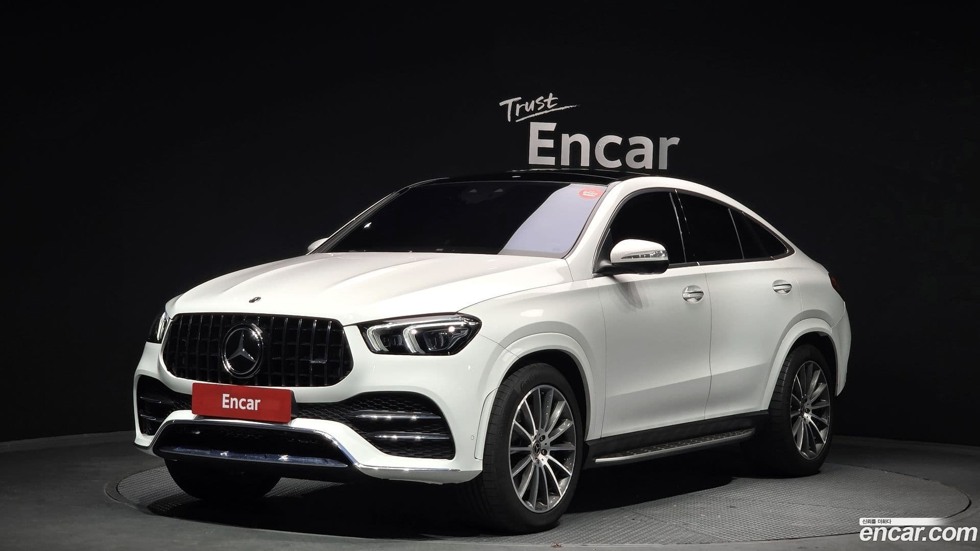 Main__Slider__Photo:GLE-Class Mercedes-Benz 2023.0-0