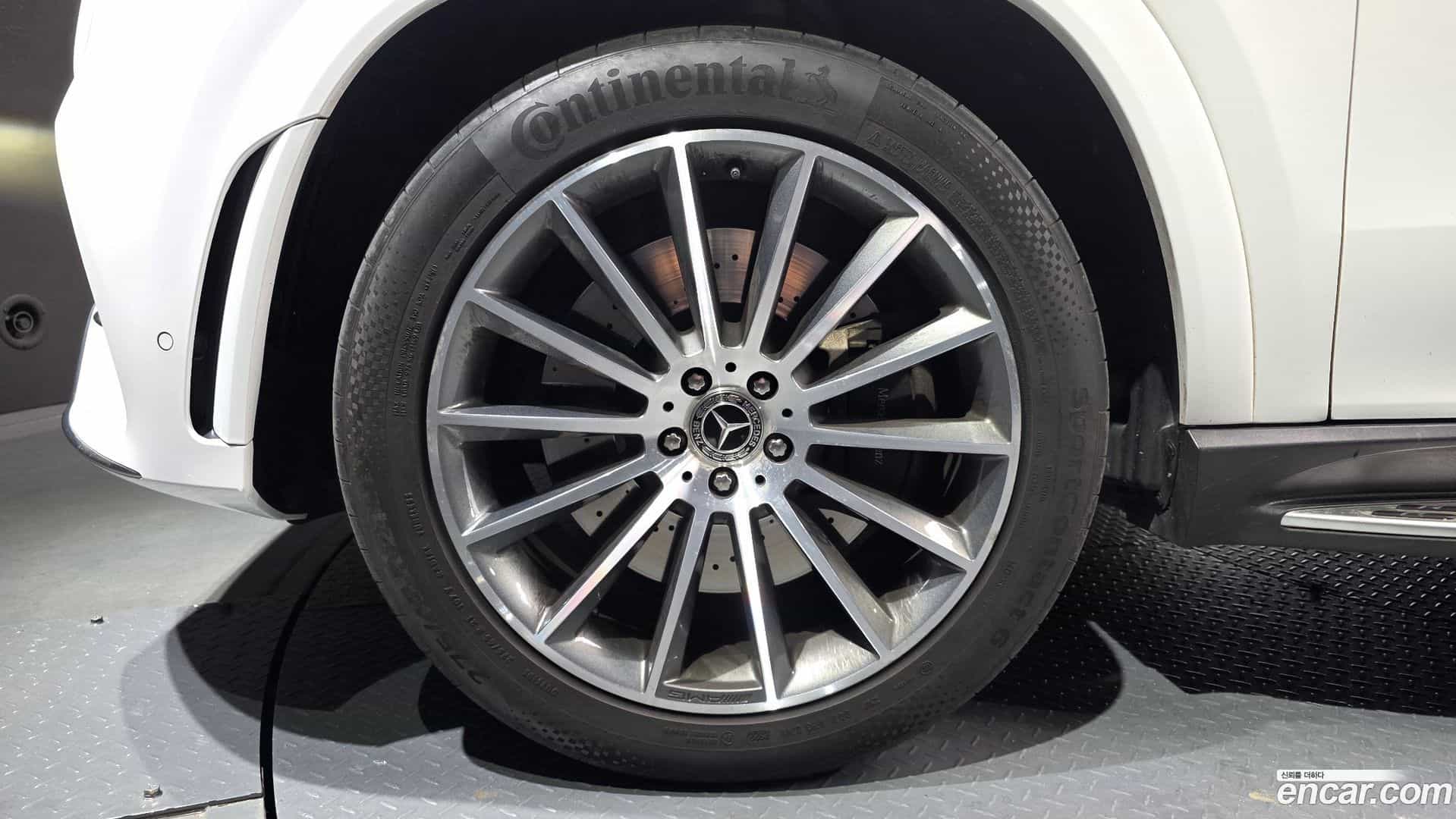 GLE-Class Mercedes-Benz 2023.0-OUTER-005