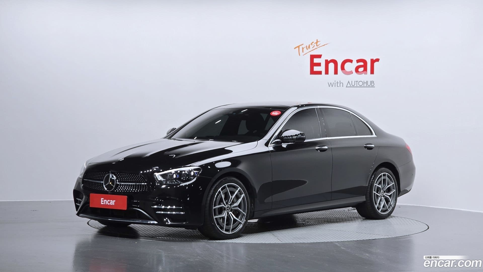 Main__Slider__Photo:E-Class Mercedes-Benz 2022.7-0