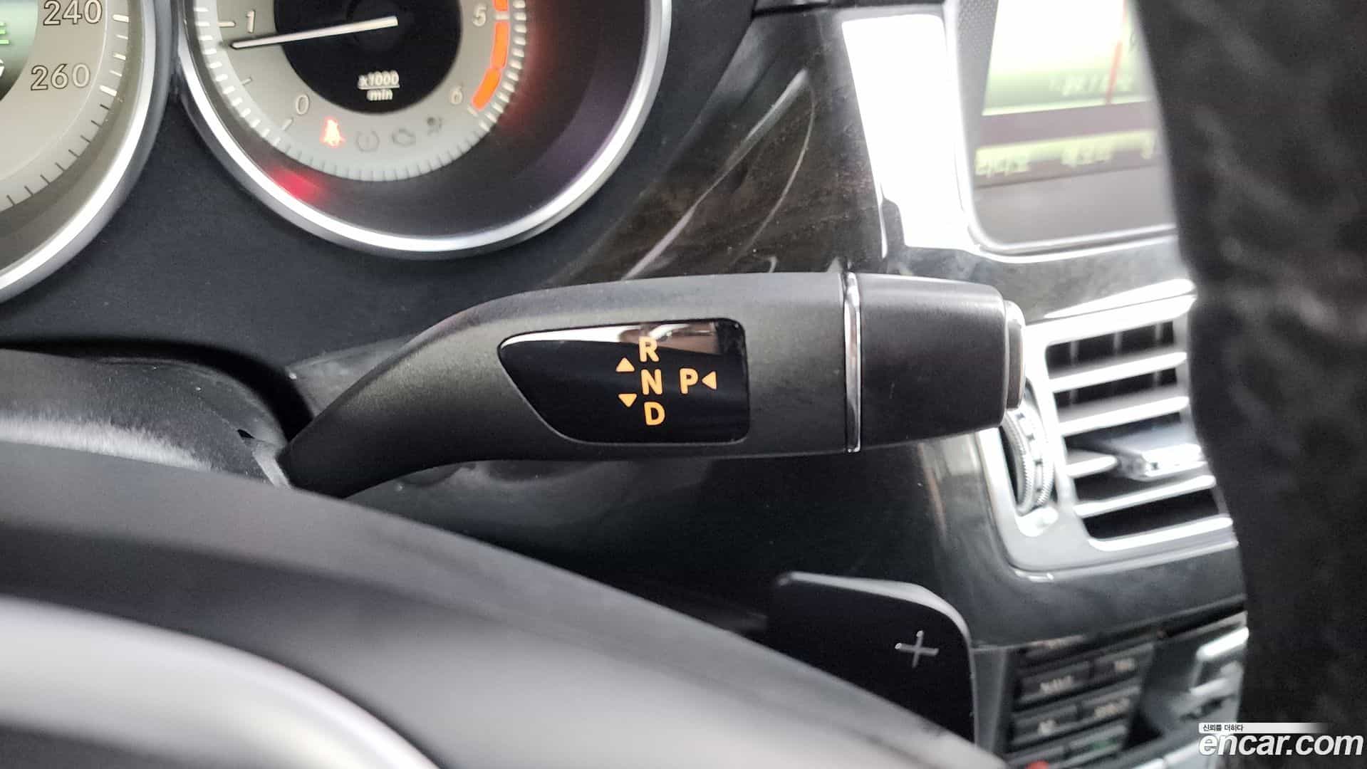 CLS-Class Mercedes-Benz 2014.3-INNER-009