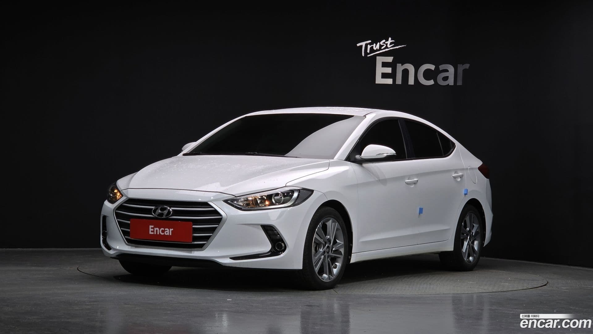 Main__Slider__Photo:AVANTE Hyundai 2017.6-0