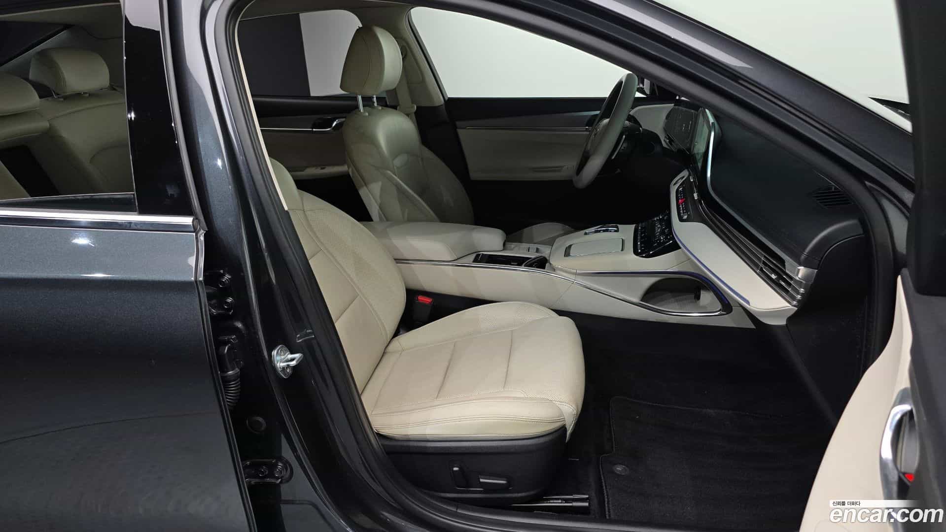 Grandeur Hyundai 2022.0-OPTION-015