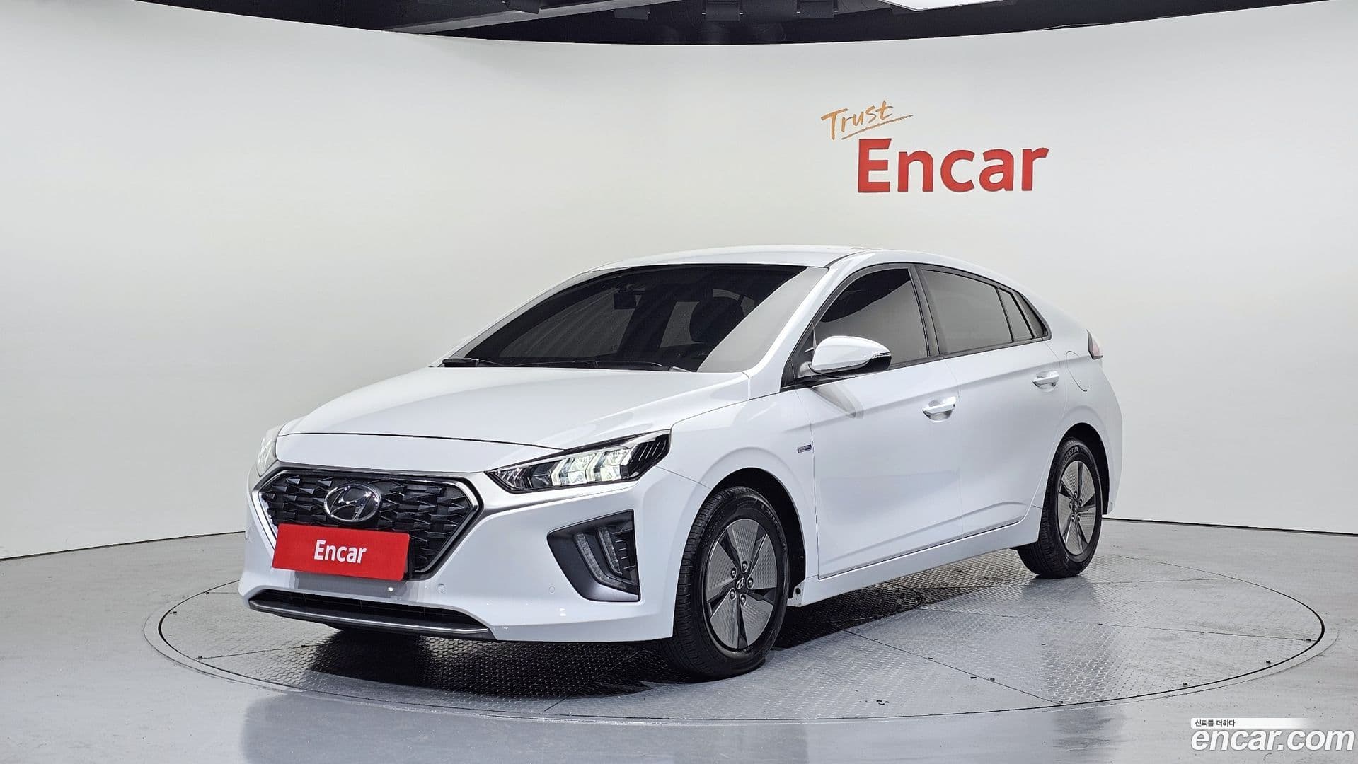 Main__Slider__Photo:Ioniq Hyundai 2020.10-0