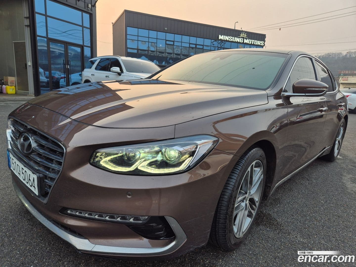 Main__Slider__Photo:Grandeur Hyundai 2019.4-0