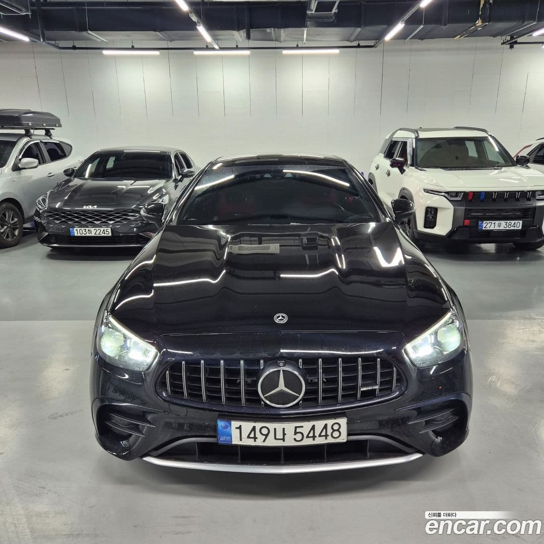 Main__Slider__Photo:E-Class Mercedes-Benz 2022.11-0