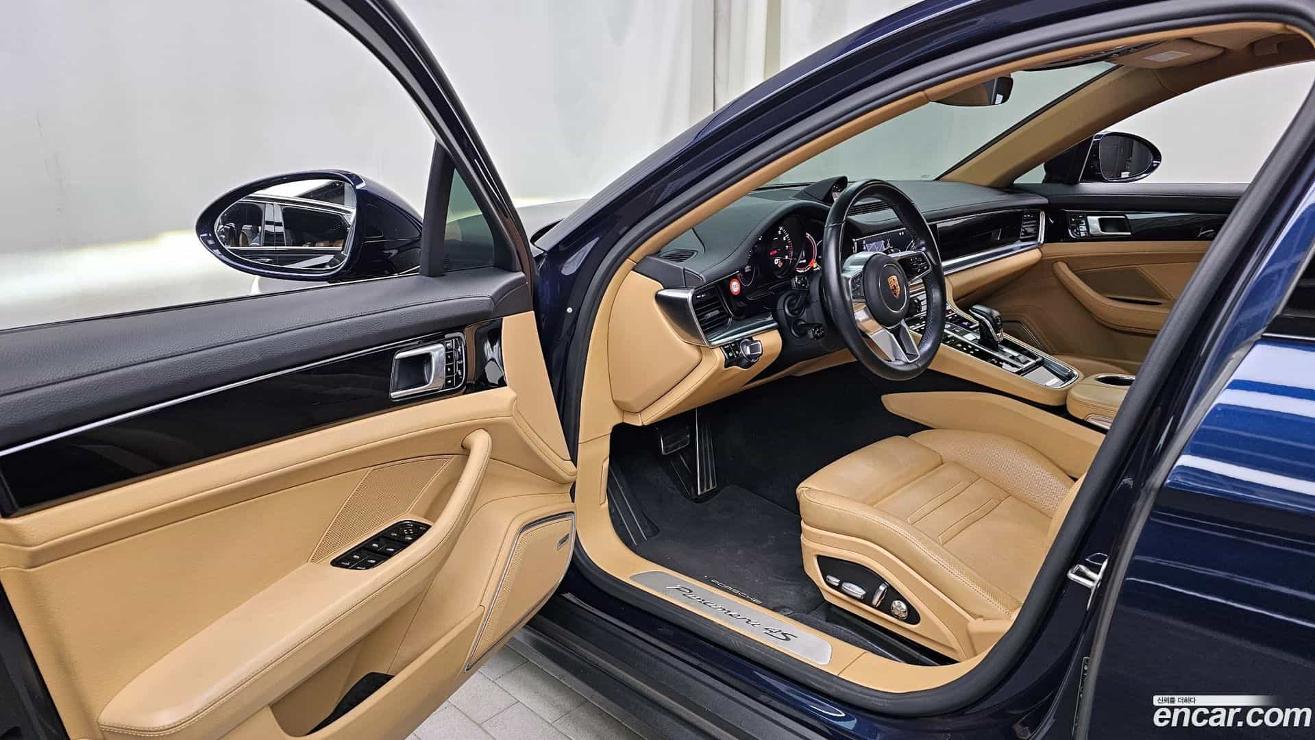 Panamera Porsche 2018.4-INNER-010