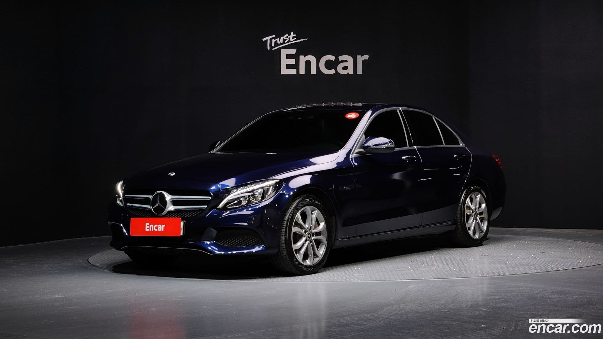 Main__Slider__Photo:C-Class Mercedes-Benz 2018.11-0