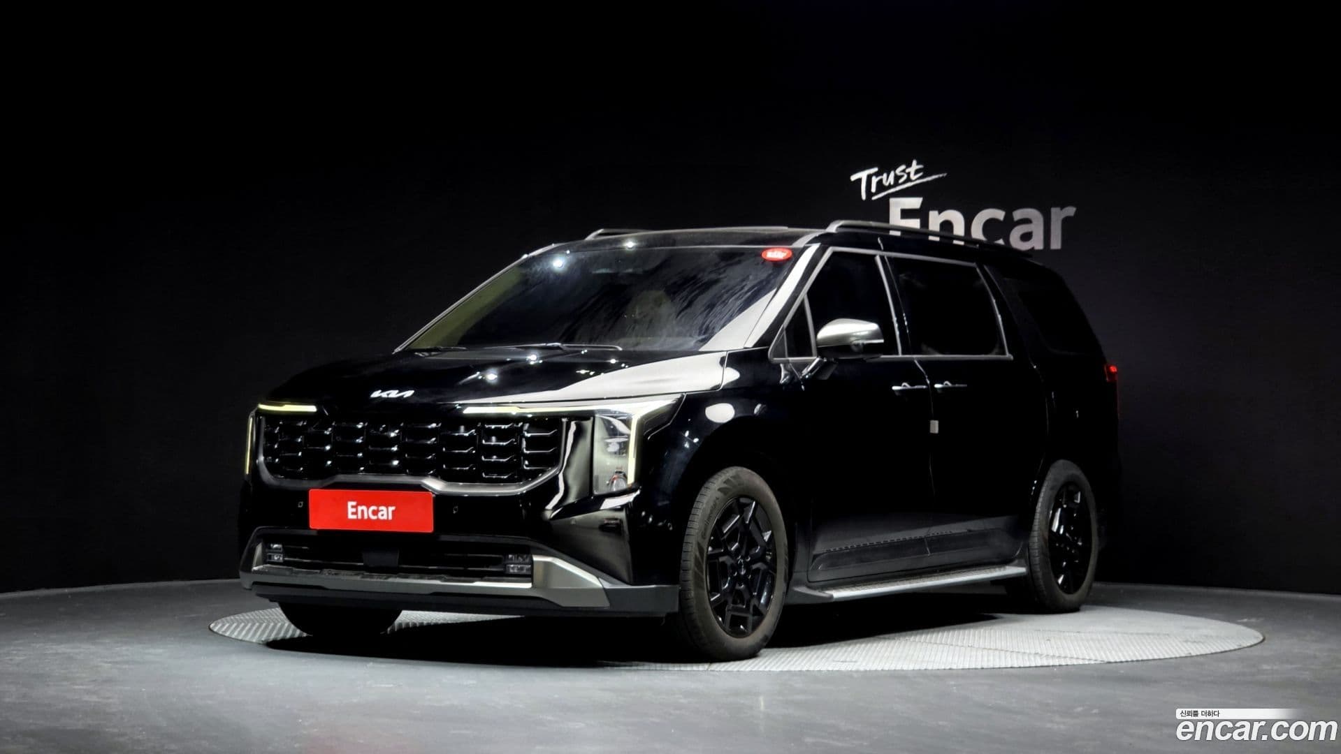 Main__Slider__Photo:Canival Kia 2025.1-0
