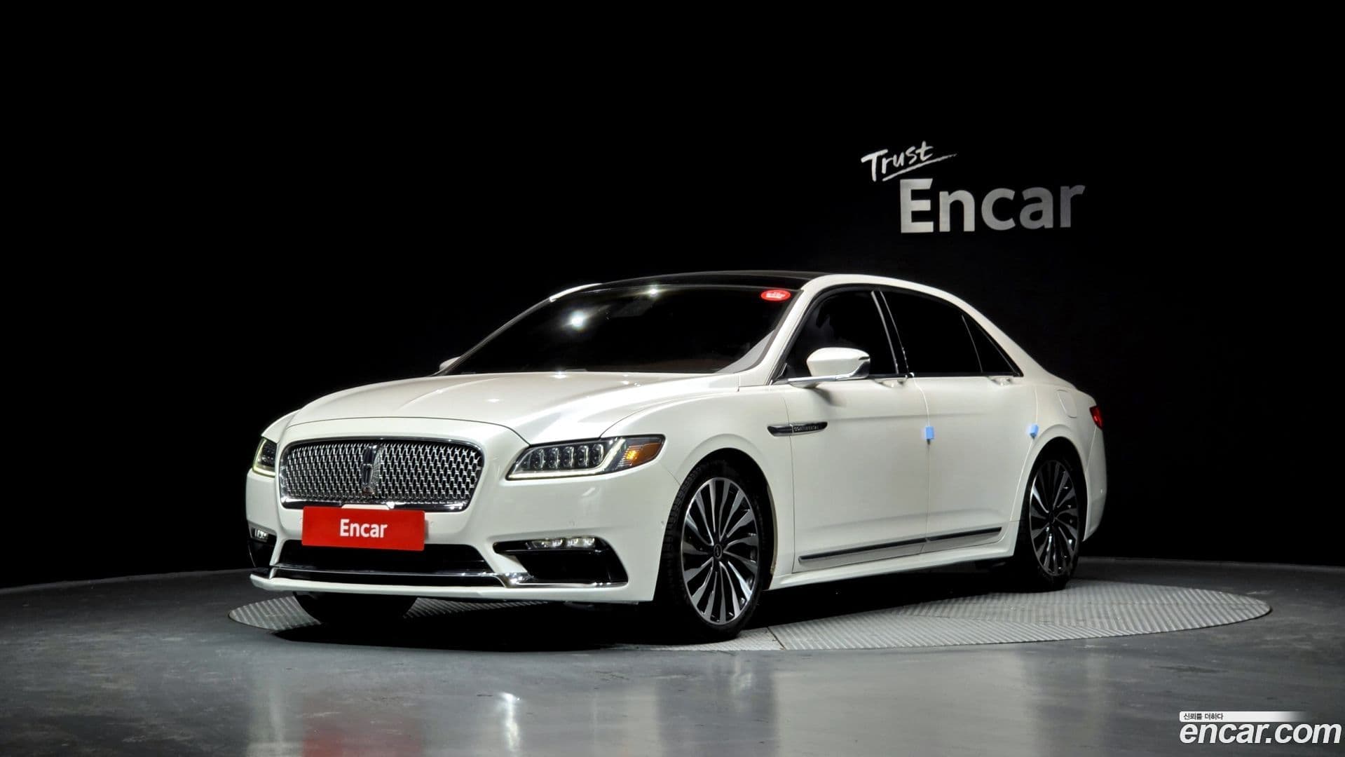 Main__Slider__Photo:Continental Lincoln 2017.11-0