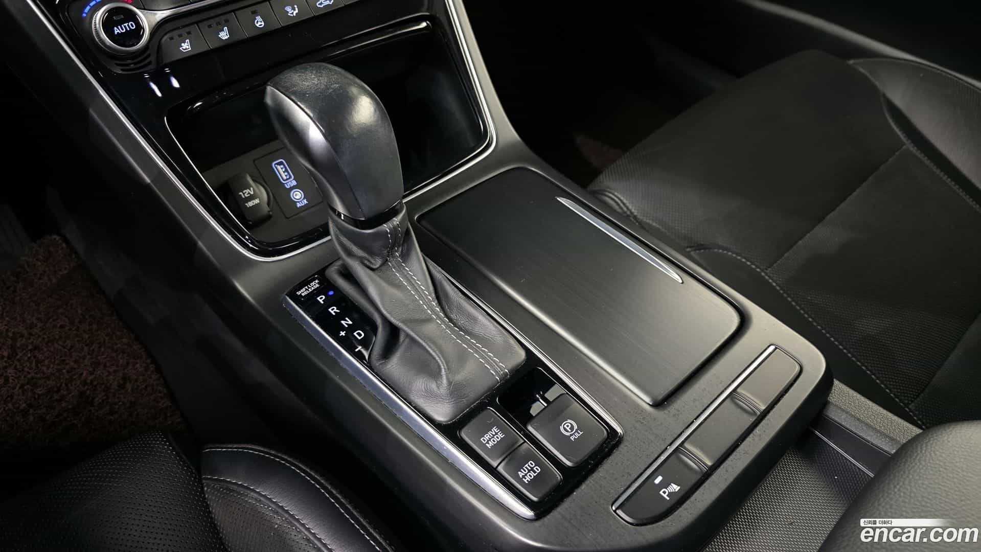 Grandeur Hyundai 2017.1-INNER-009