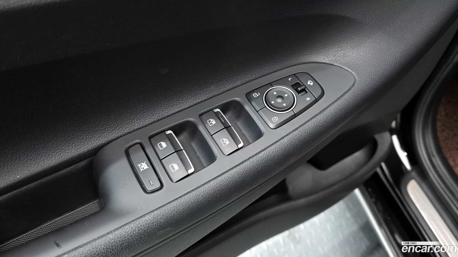 Grandeur Hyundai 2017.1-OPTION-015