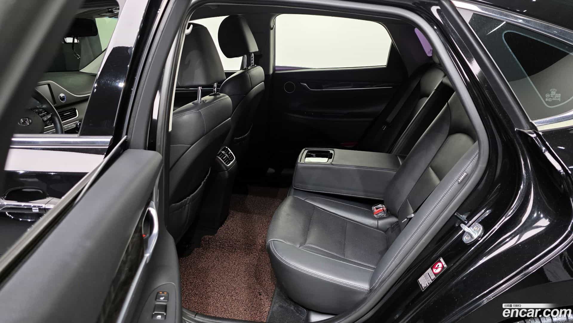 Grandeur Hyundai 2017.1-OPTION-024