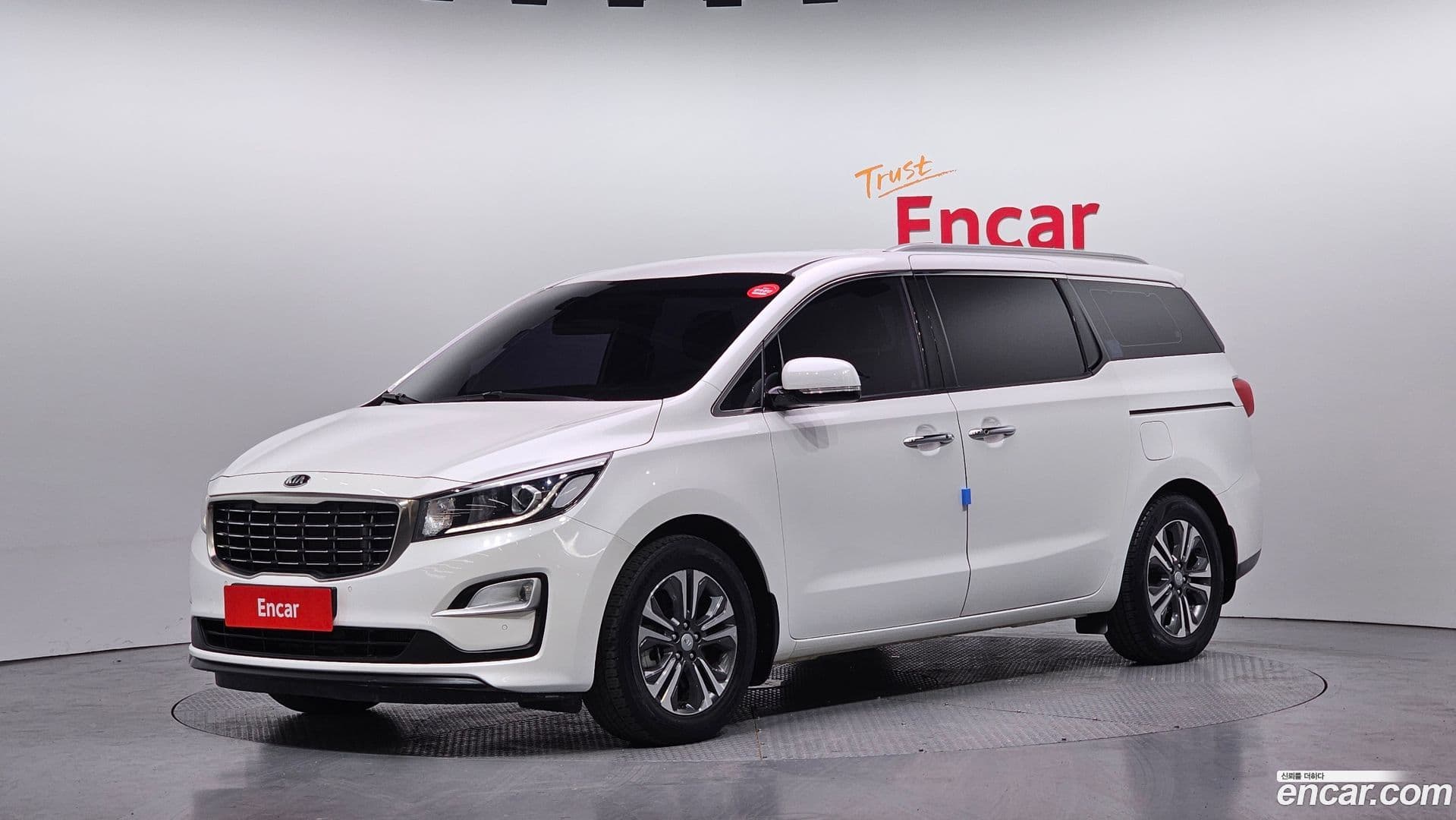 Main__Slider__Photo:Canival Kia 2019.1-0
