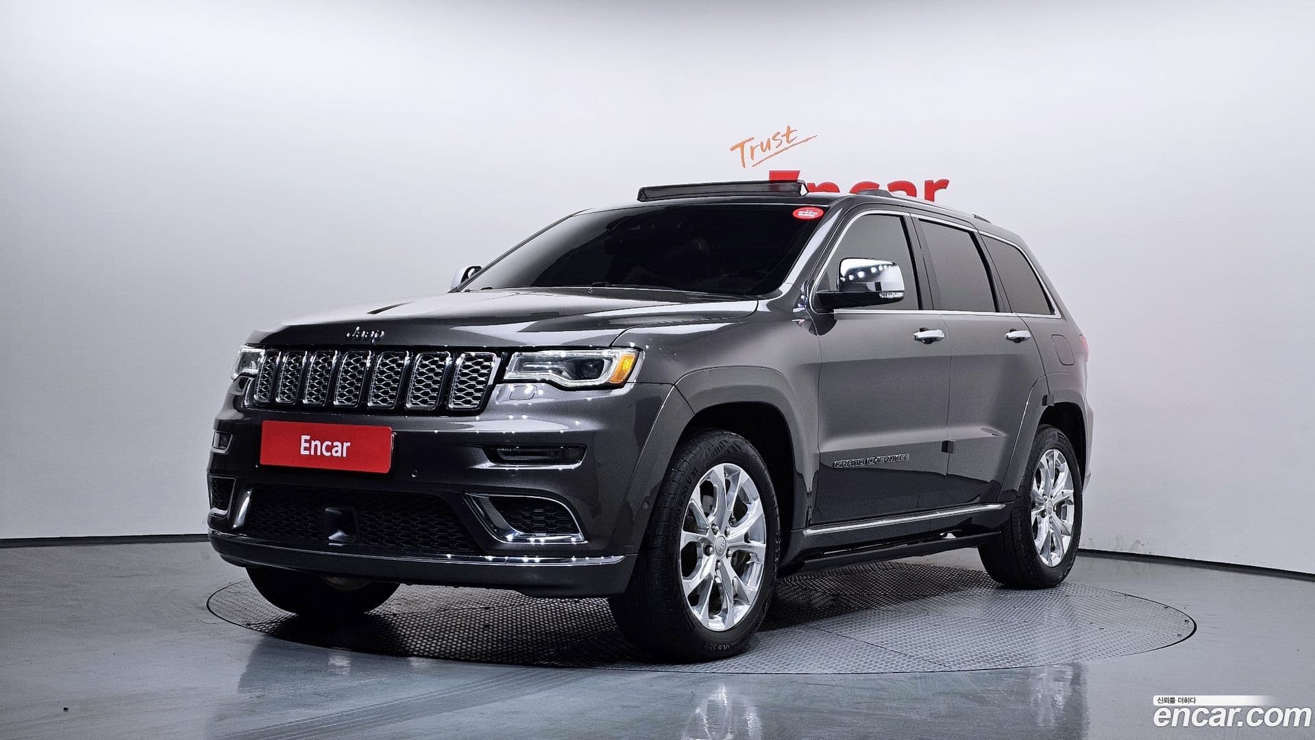 Main__Slider__Photo:Cherokee Jeep 2020.0-0