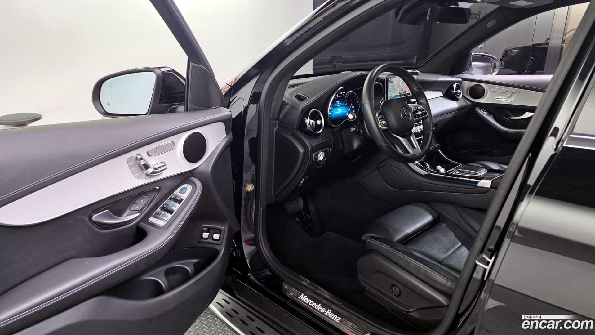 GLC-Class Mercedes-Benz 2021.8-INNER-010