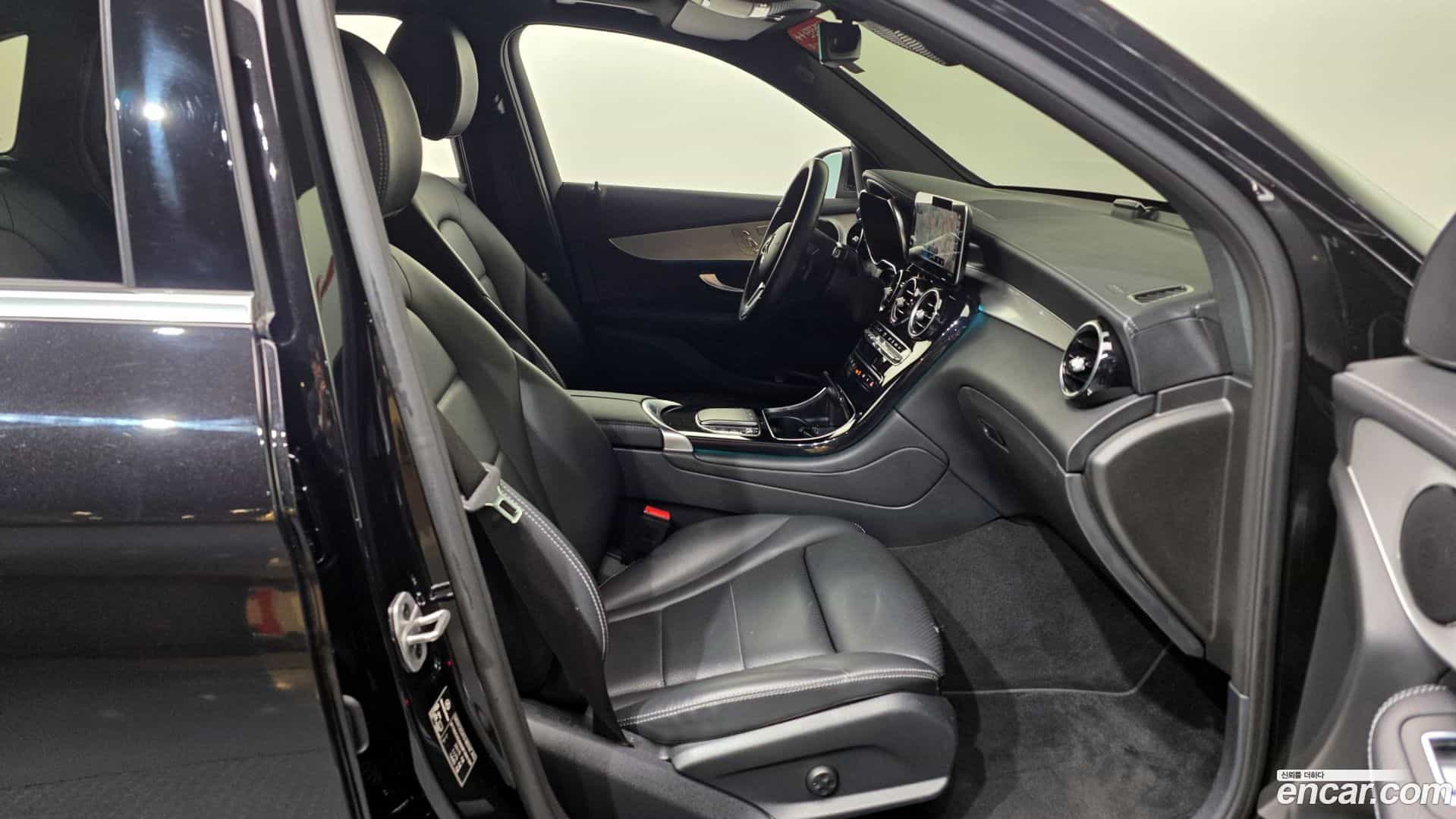 GLC-Class Mercedes-Benz 2021.8-OPTION-015