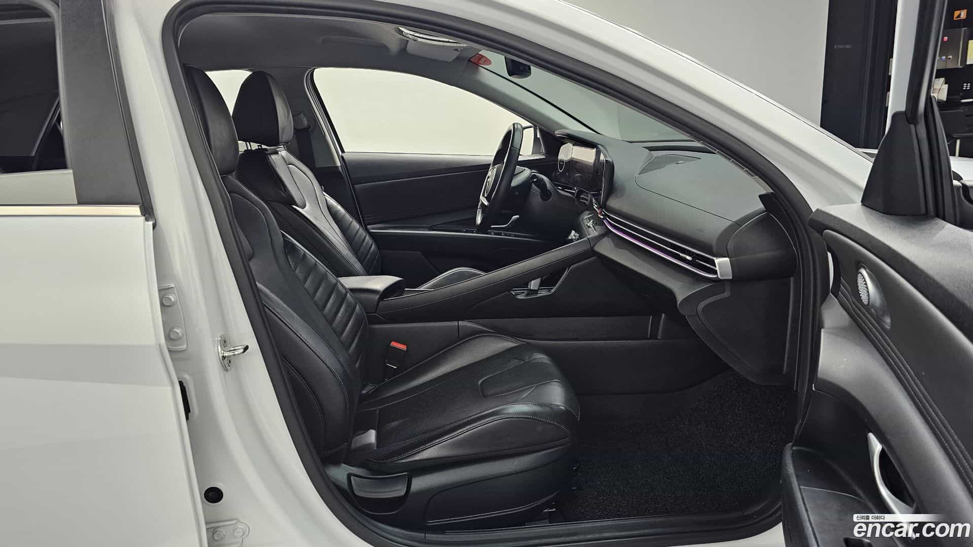 AVANTE Hyundai 2021.0-INNER-010