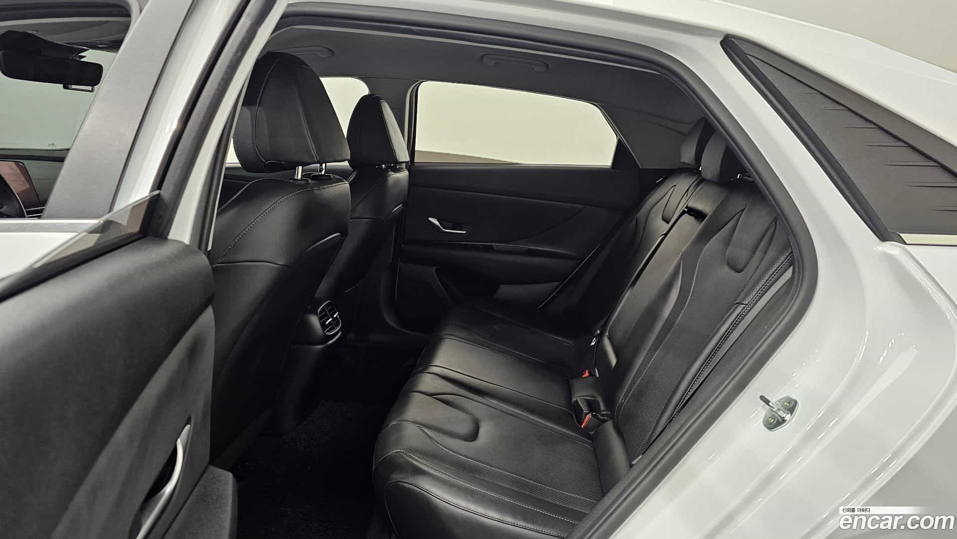 AVANTE Hyundai 2021.0-OPTION-017