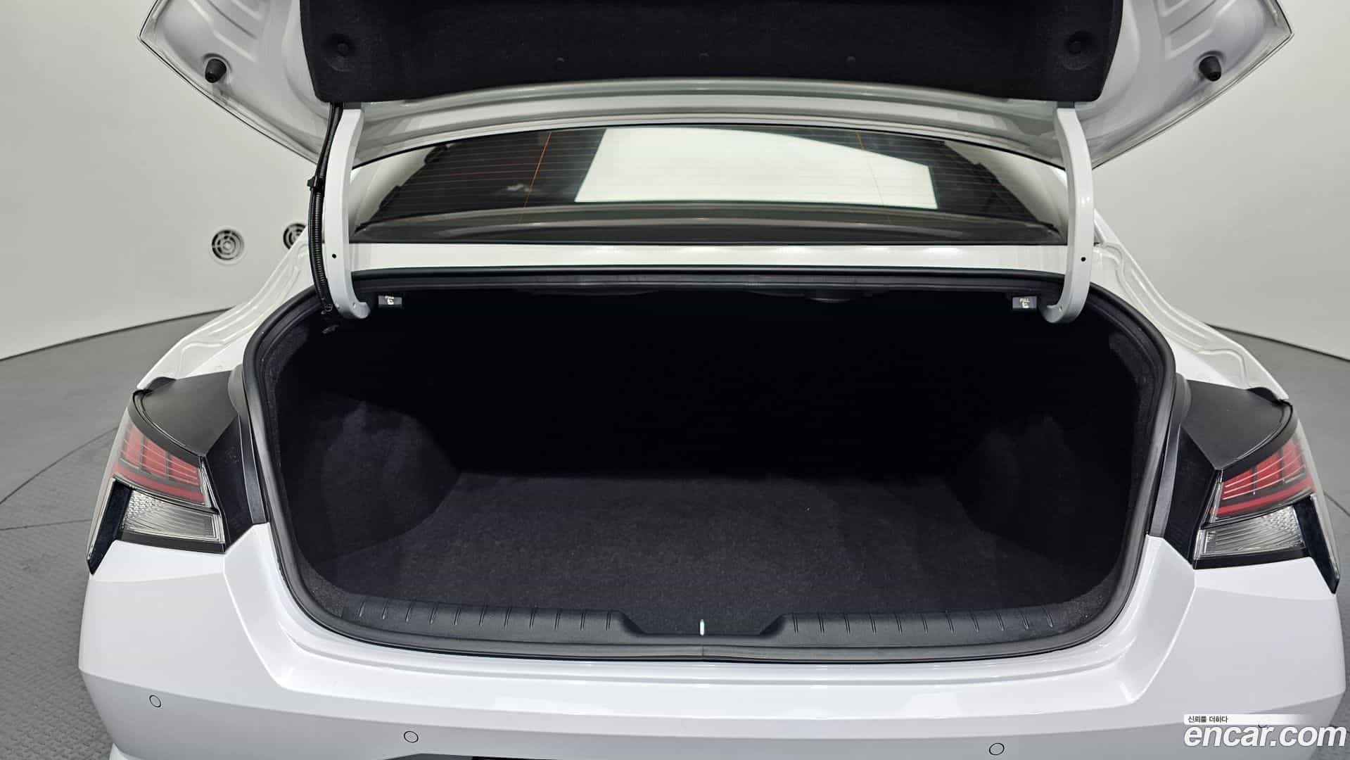 AVANTE Hyundai 2021.0-OPTION-024