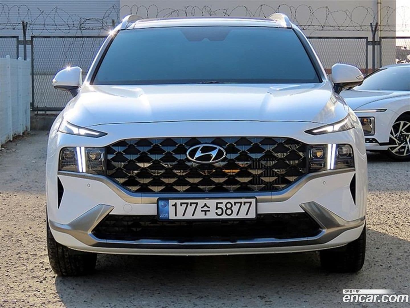 Main__Slider__Photo:Santafe Hyundai 2022.10-0