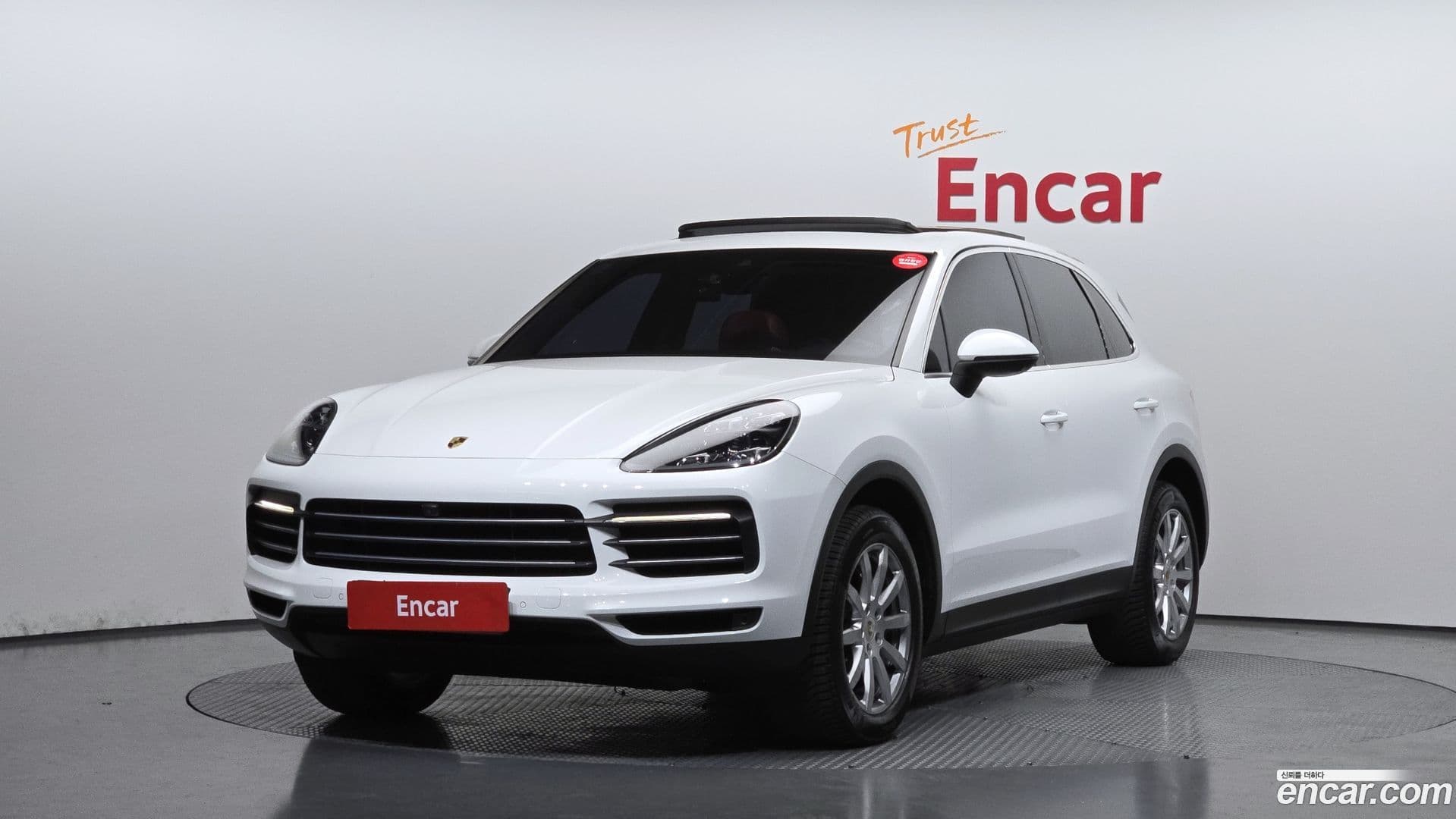 Main__Slider__Photo:Cayenne Porsche 2019.8-0