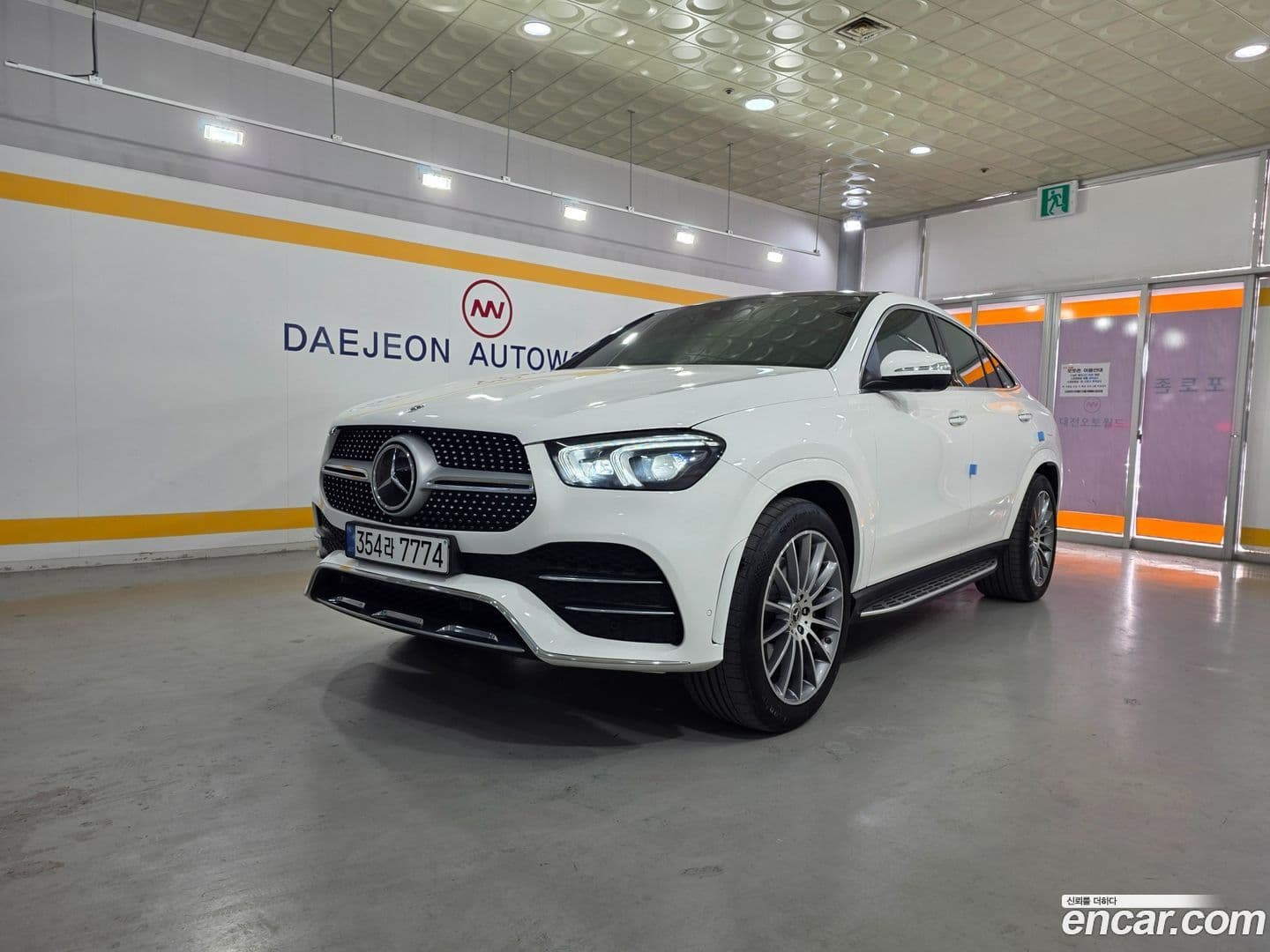 Main__Slider__Photo:GLE-Class Mercedes-Benz 2023.9-0