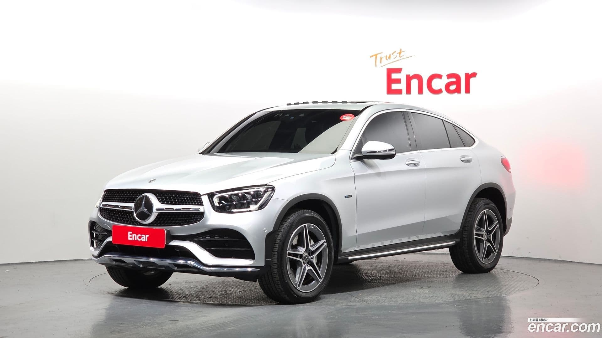 Main__Slider__Photo:GLC-Class Mercedes-Benz 2020.9-0