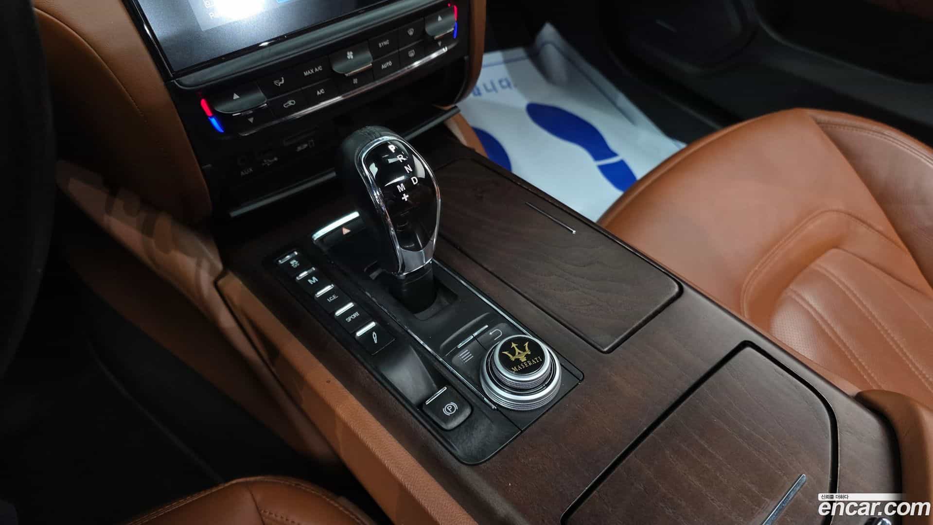 Quattroporte Maserati 2017.10-INNER-009