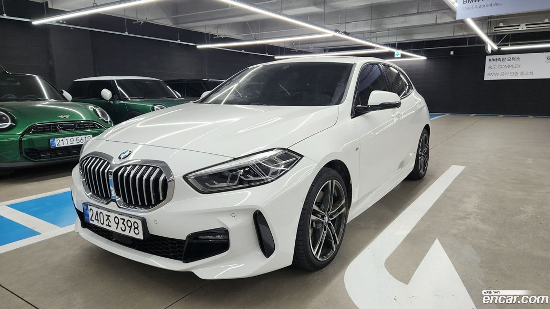 Main__Slider__Photo:1-Series BMW 2023.10-0