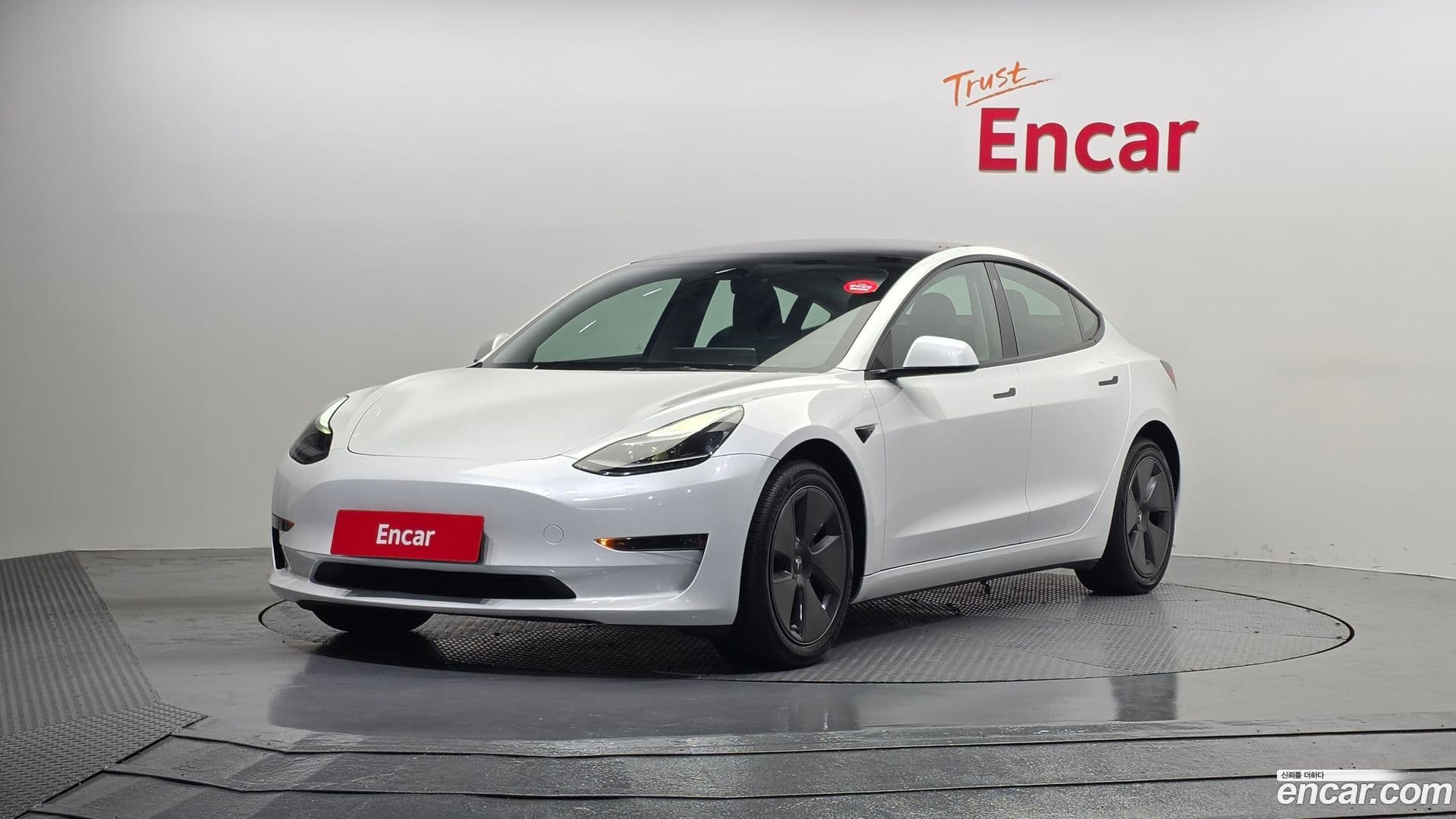 Main__Slider__Photo:Model 3 Tesla 2023.11-0