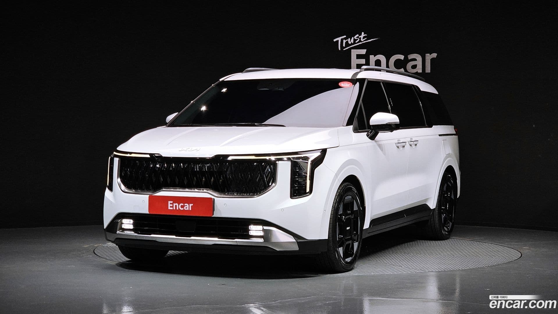 Main__Slider__Photo:Canival Kia 2025.1-0