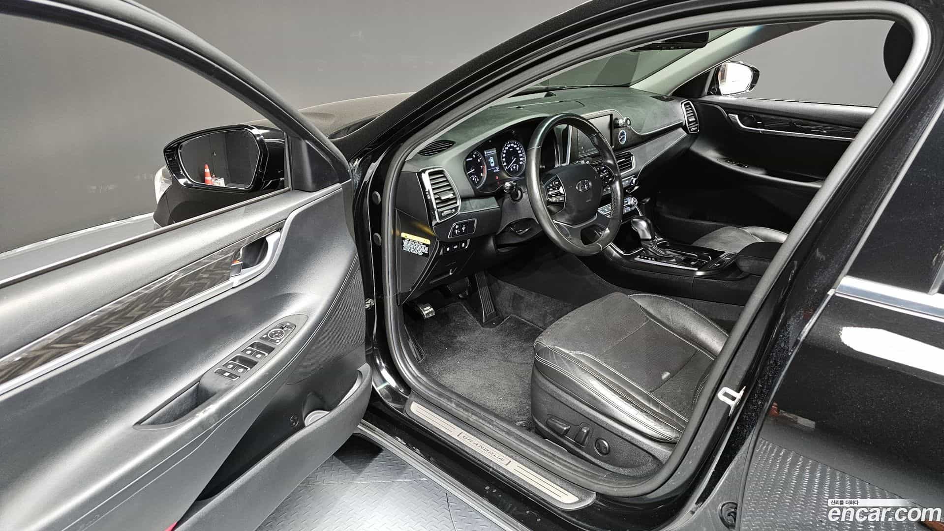 Grandeur Hyundai 2017.10-INNER-010