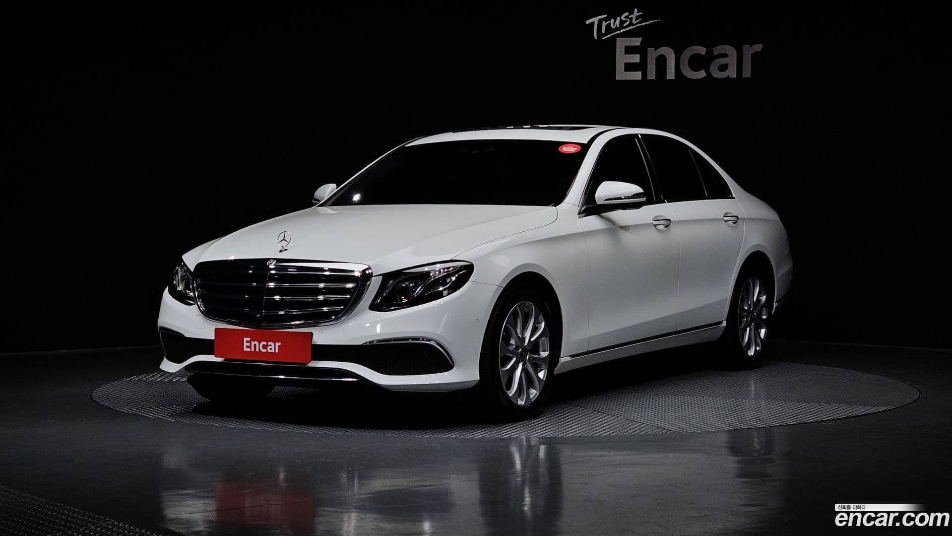 Main__Slider__Photo:E-Class Mercedes-Benz 2020.9-0