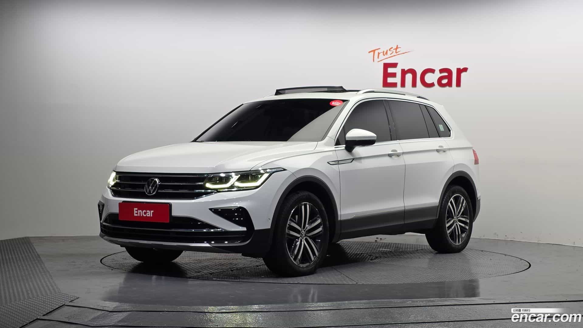 Tiguan Volkswagen 2021.11-OUTER-001