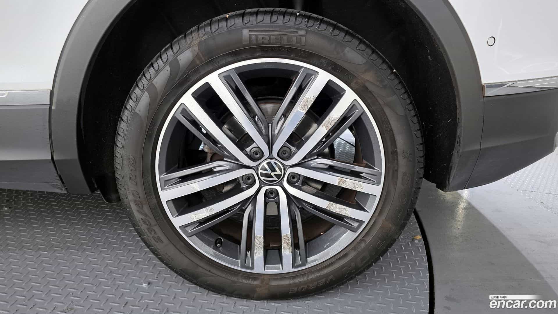 Tiguan Volkswagen 2021.11-OUTER-005