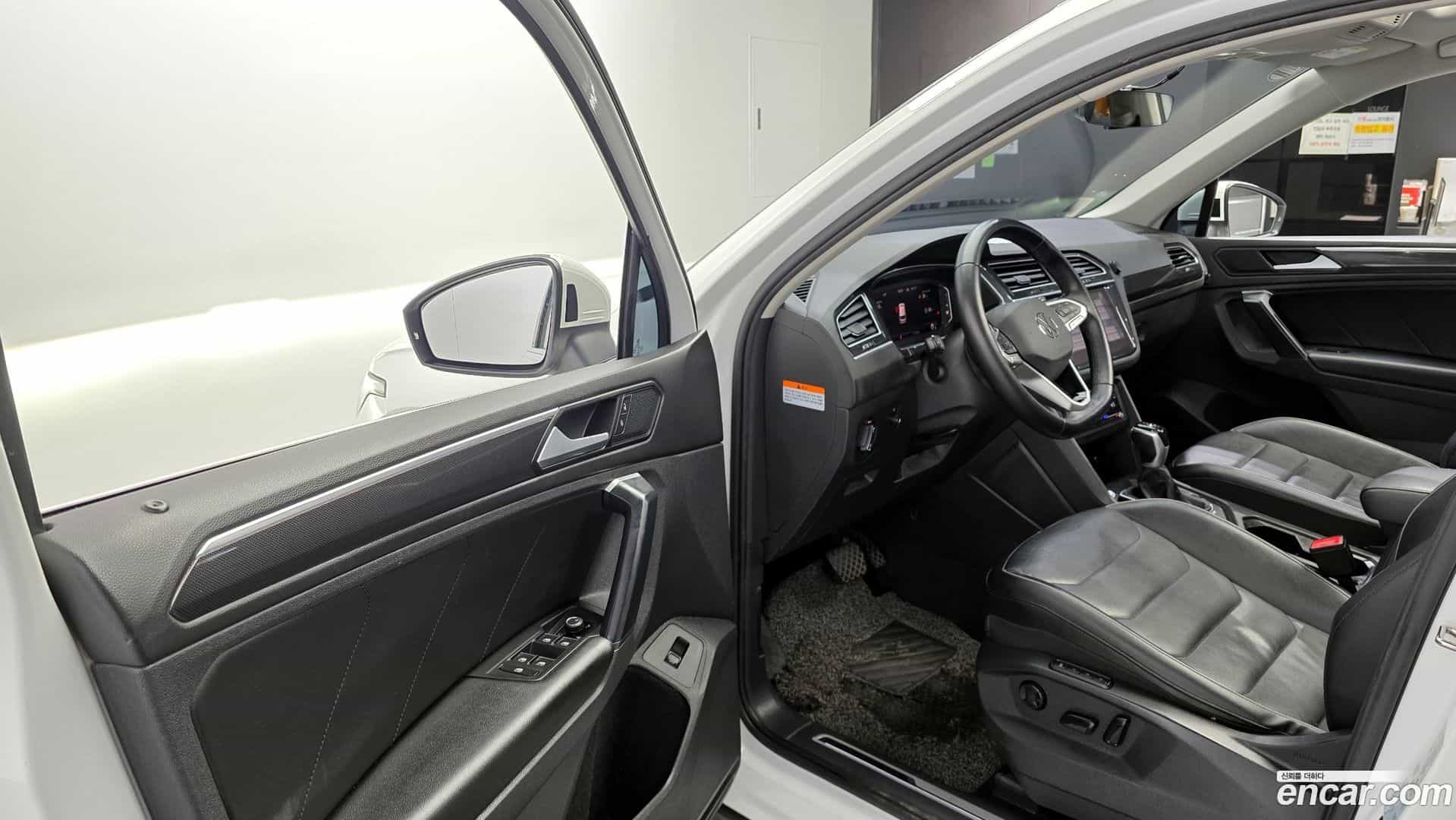 Tiguan Volkswagen 2021.11-OPTION-015