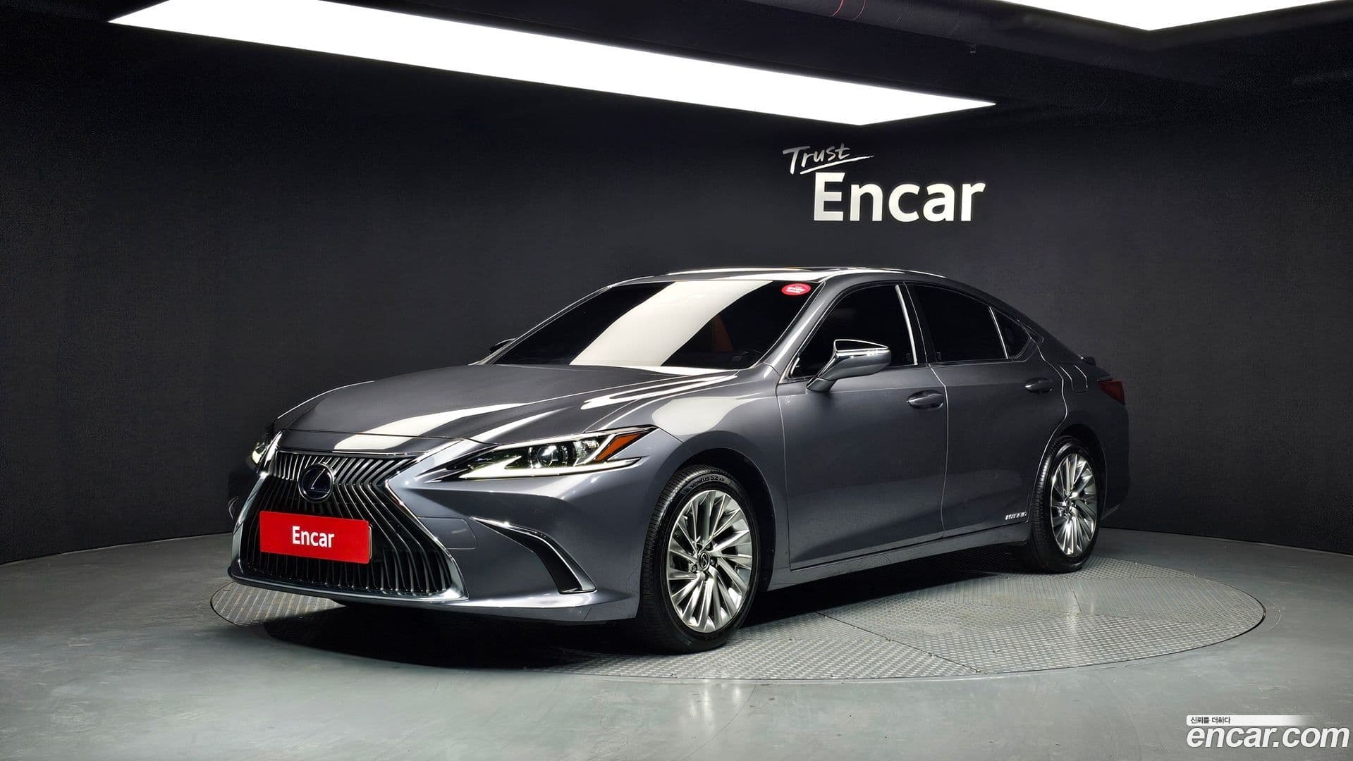 Main__Slider__Photo:ES Lexus 2020.9-0