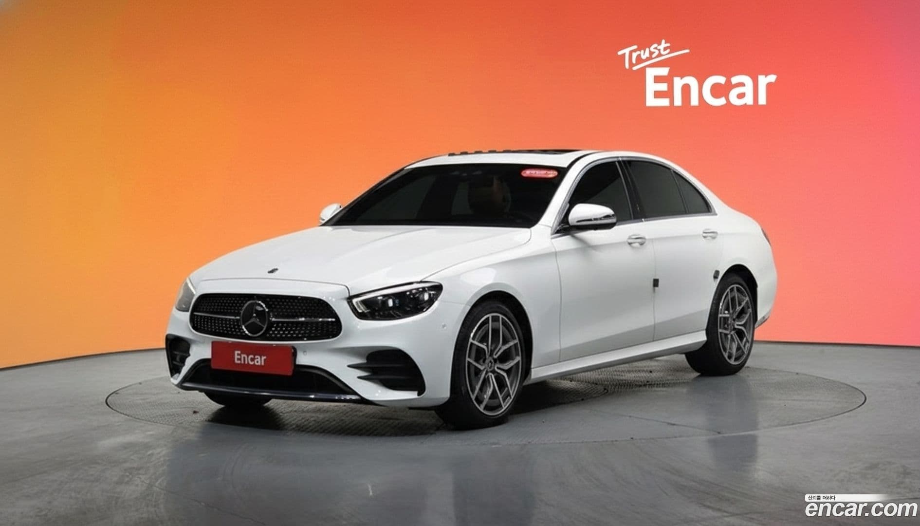 Main__Slider__Photo:E-Class Mercedes-Benz 2020.10-0