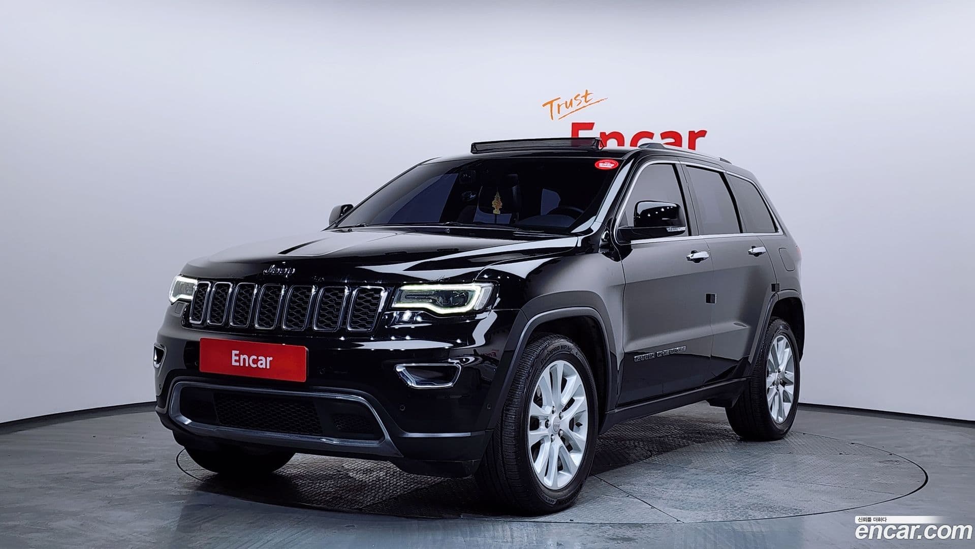 Main__Slider__Photo:Cherokee Jeep 2017.4-0