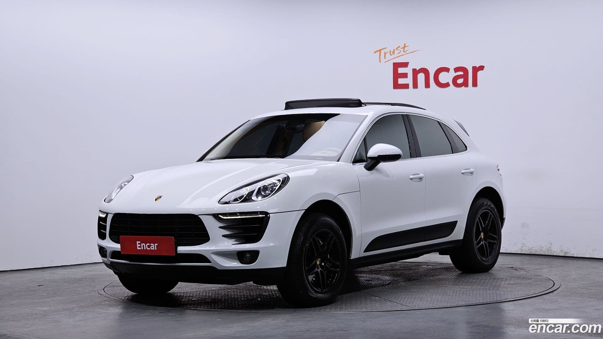 Main__Slider__Photo:Macan Porsche 2015.10-0